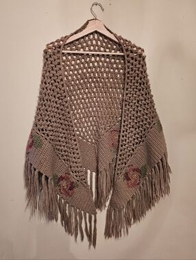 Jessica Simpson Crochet Fringe Shawl With Floral Accents